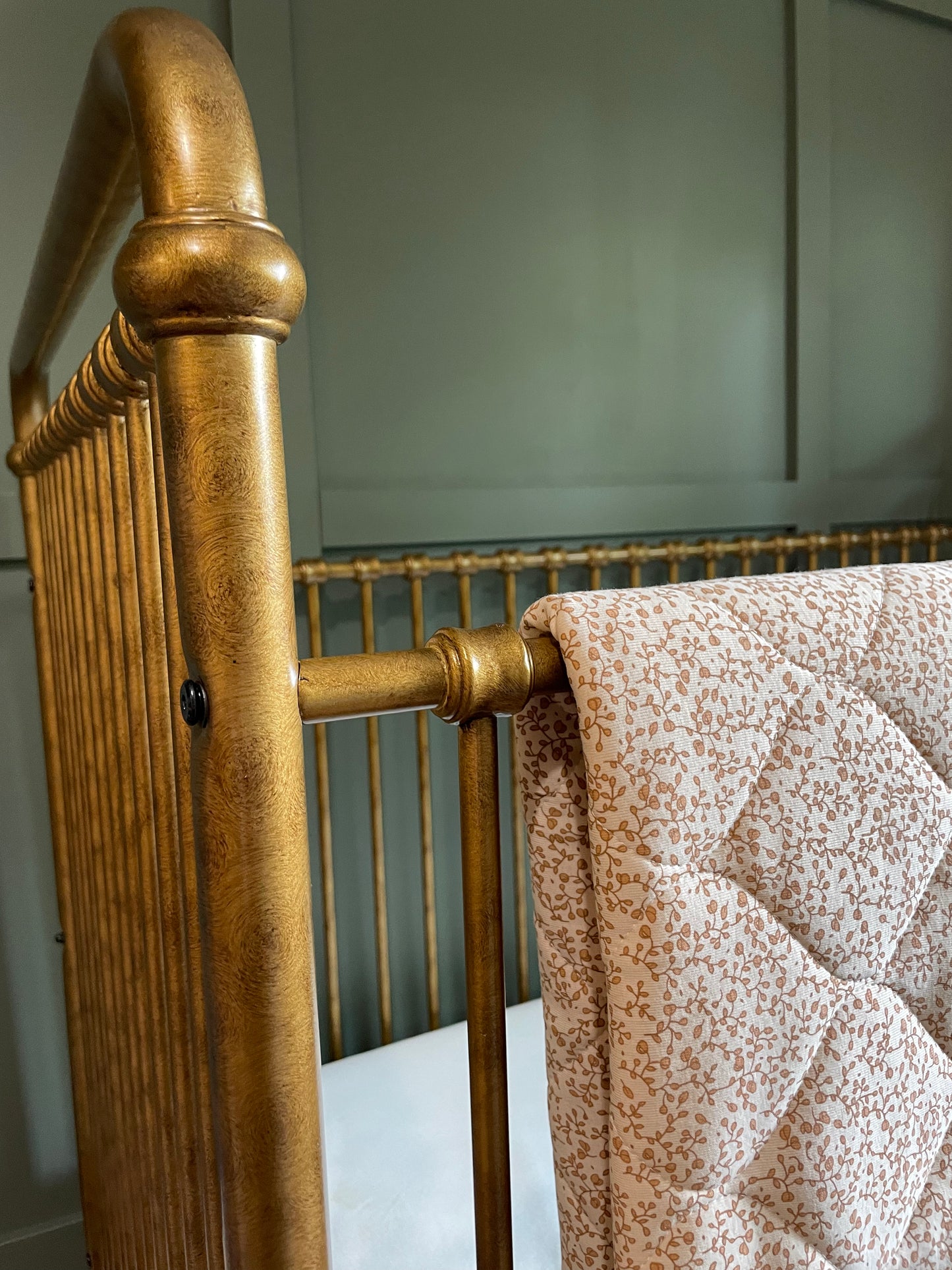 Quilted Blanket - Vintage Vines